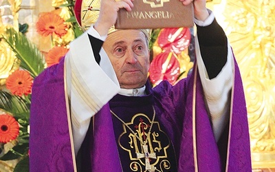 Liturgii przewodniczył niezwykły gość – abp Francesco Cacucci, kustosz relikwii św. Mikołaja