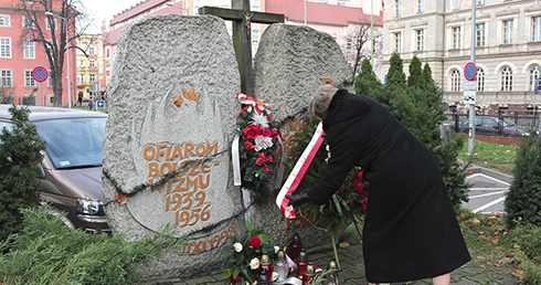  Złożenie wiązanki pod pomnikiem ofiar bolszewizmu było symboliczną oceną pobytu Armii Radzieckiej w Polsce
