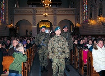 Żołnierzy widać także w cywilnych parafiach 