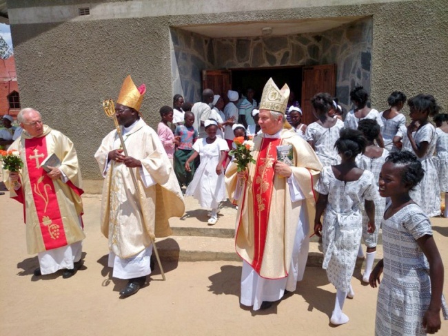 Bp Henryk Tomasik odwiedza misjonarzy w Zambii