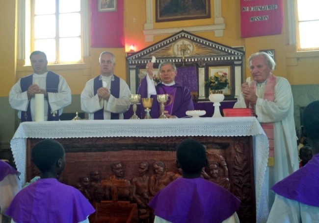 Bp Henryk Tomasik odwiedza misjonarzy w Zambii