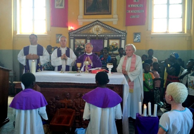 Bp Henryk Tomasik odwiedza misjonarzy w Zambii