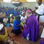 Bp Henryk Tomasik odwiedza misjonarzy w Zambii