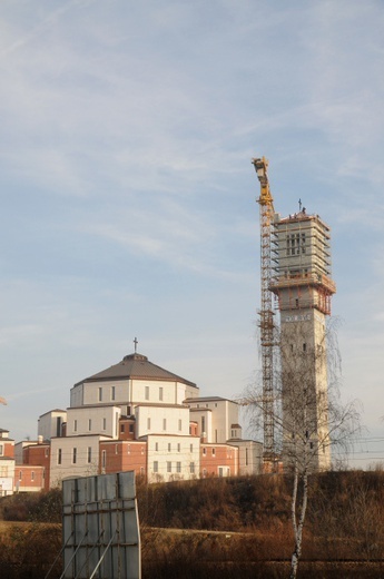 Montaż krzyża w Centrum JPII