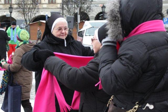 Cieszyniacy poszli w pochodzie dla rodziny