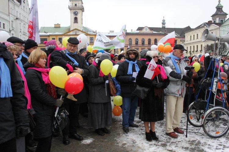 Cieszyniacy poszli w pochodzie dla rodziny