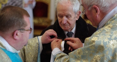 Papieski medal dla cieśli z Trzebini