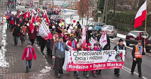 Niestraszny był im chłód: wszystkie pokolenia wyszły świętować na ulicach Cieszyna