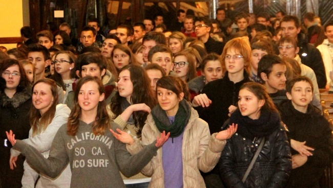 Czuwanie młodych w Nowym Sączu