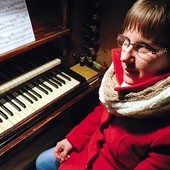  – Zimne kościoły – to prawdziwe wyzwanie dla palców organisty – mówi Agnieszka Janus
