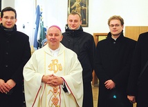 Biskup nominat  Rudolf Pierskała  z księżmi diakonami