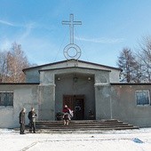  Kościół św. Barbary w Zabrzu na osiedlu Młodego Górnika 