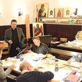  Ks. dr hab. Dariusz Klejnowski-Różycki podczas zajęć w Śląskiej Szkole Ikonograficznej w Zabrzu