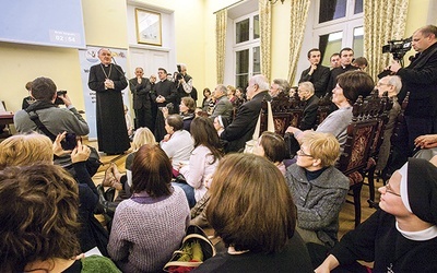 Na debatę przyszło tylu słuchaczy, że nie zmieścili się w największej sali Domu Arcybiskupów