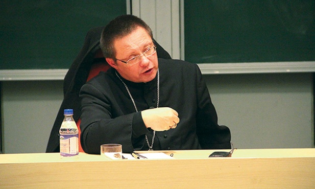  Hierarcha odpowiadał też na pytania uczestników wykładu