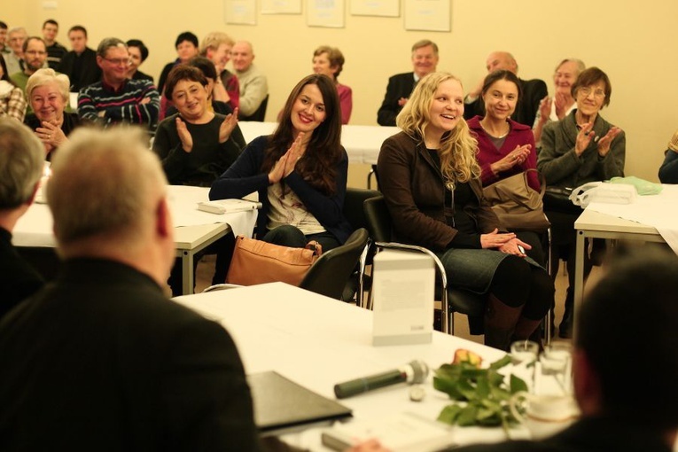 Poezja i teologia - spotkanie z ks. Jerzym Szymikiem