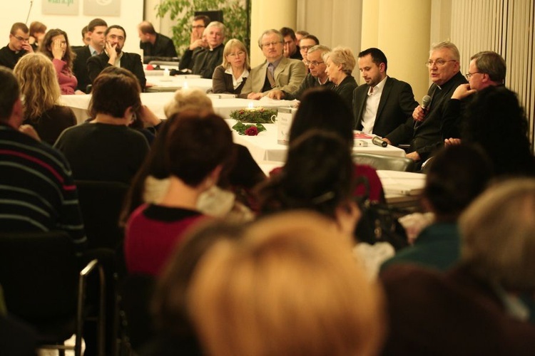 Poezja i teologia - spotkanie z ks. Jerzym Szymikiem