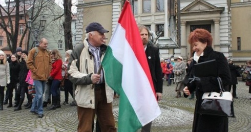 Tablica pamiątkowa na gliwickim rynku