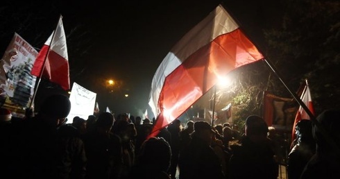 "Precz z komuną!"