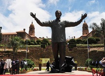 Olbrzymi pomnik Mandeli odsłonięto w Pretorii