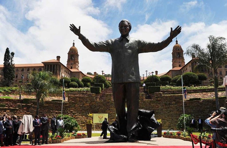 Olbrzymi pomnik Mandeli odsłonięto w Pretorii