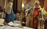 Obrzędowi wprowadzenia relikwii św. o. Pio do parafii w Wieczfni Kościelnej przewodniczył o. Zbigniew Nowakowski, kapucyn