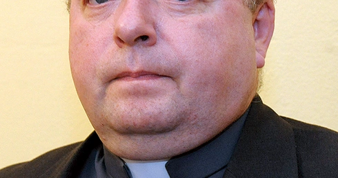  – Świeca, dając światło i ciepło, musi się spalać – jak miłość,  która bez gotowości do ofiary z siebie samej nie może być autentyczna – mówi ks. R. Kisiel