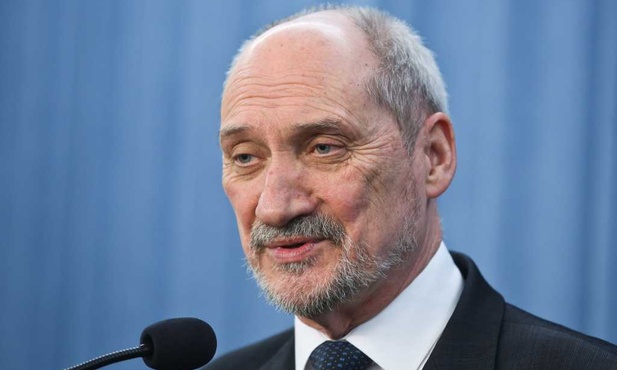 Tusk oczekuje wyjaśnień od Macierewicza 