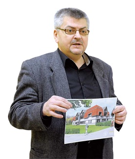 Dariusz Pawliński podczas prezentacji projektu hospicjum