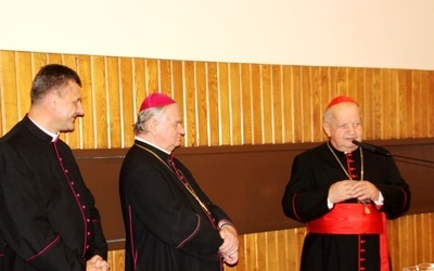 W krakowskim seminarium: kard. Stanisław Dziwisz, bp Tadeusz Rakoczy i bp nominat Roman Pindel