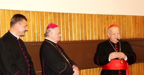 W krakowskim seminarium: kard. Stanisław Dziwisz, bp Tadeusz Rakoczy i bp nominat Roman Pindel