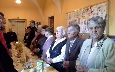 Spotkanie wigilijne w salce przy parafii Niepokalanego Poczęcia NMP w Rawie Mazowieckiej