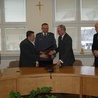 Moment zawarcia umowy w sprawie budowy nowego Komisariatu Policji w Mszczonowie