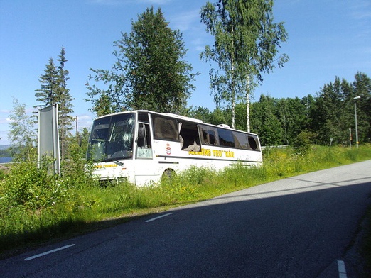 Autokar wypadł z drogi