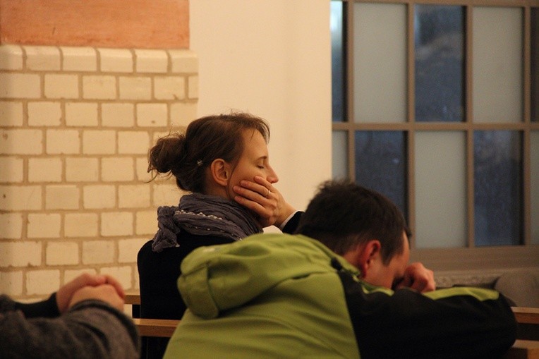 Noc konfesjonałów w centrum handlowym