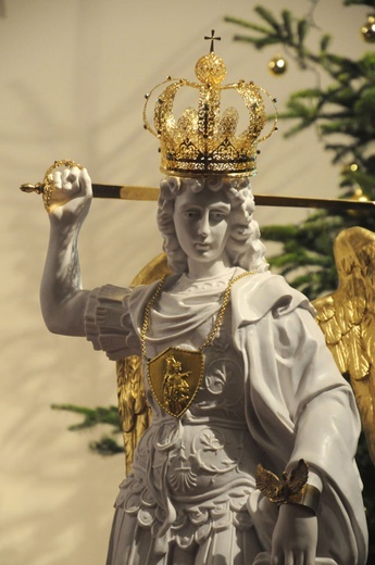 Kopia figury św. Michała Archanioła w Nowej Hucie