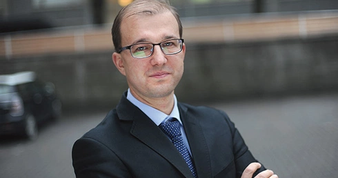 Piotr Dardziński – wiceprezes Polski Razem Jarosława Gowina. Politolog, były dyrektor Centrum Myśli Jana Pawła II. Przed laty redagował „Azymut”, społeczny dodatek do „Gościa Niedzielnego”