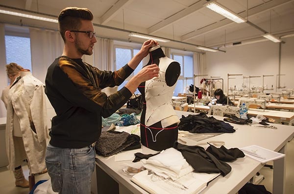  W szkole uczą się także przyszli kreatorzy mody