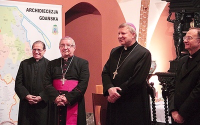  – Bp Szlachetka porównywany jest przez media Wybrzeża do papieża Franciszka. Archidiecezja otrzymuje biskupa na ponad 20 lat, co zapewnia stabilną posługę. Będzie on wielka pomocą dla Kościoła, wiernych i kapłanów. Cieszymy się wszyscy z tego wyboru – mówił podczas spotkania opłatkowego w gdańskiej kurii abp Sławoj Leszek Głódź 