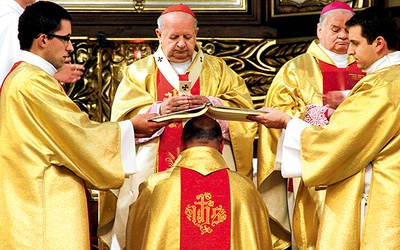  Święceń biskupich udzielą kard. Stanisław Dziwisz, bp Tadeusz Rakoczy i abp Celestino Migliore, nuncjusz apostolski w Polsce