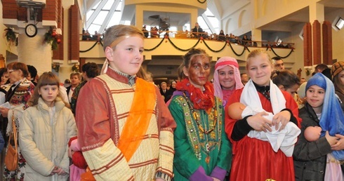 Kolędnicy misyjni w Mszanie Dolnej 