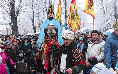   Krzysztof Partuś w roli króla podczas zeszłorocznego orszaku w Zabrzu