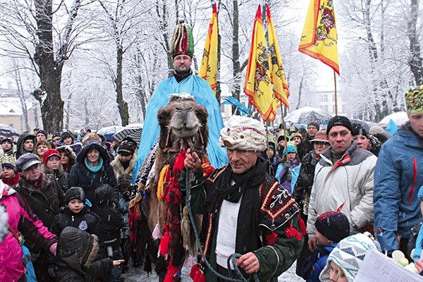   Krzysztof Partuś w roli króla podczas zeszłorocznego orszaku w Zabrzu