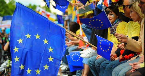 Zadłużona Grecja przejmuje ster UE