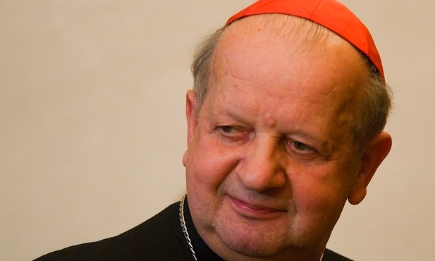 Kard. Dziwisz apeluje do polityków