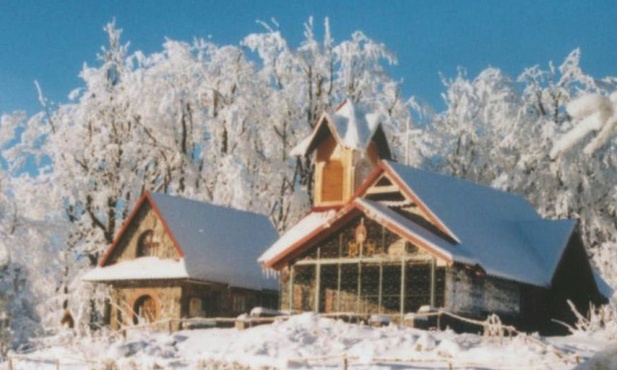 Kaplica na Groniu Jana Pawła II zimą