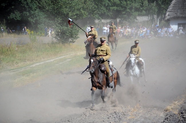 Kolejny raz na rocznicę bitwy warszawskiej Przemysław Bednarczyk przygotował rekonstrukcję historyczną o wojnie polsko-bolszewickiej