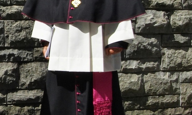 Papież znosi tytuły honorowe