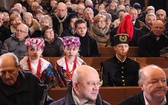 Wprowadzenie urny śp. Wojciecha Kilara do katedry