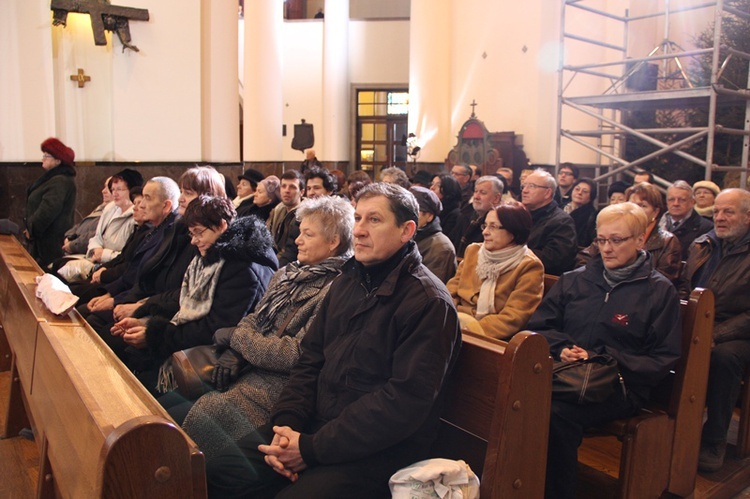 Wprowadzenie urny śp. Wojciecha Kilara do katedry